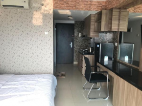 Comfy Wooden Decorated Studio - The Hive, Cawang